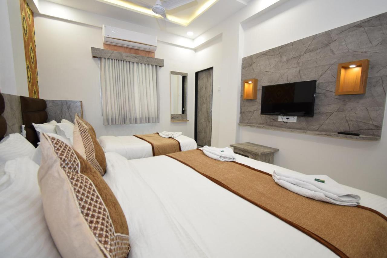 Hotel A1 Vastrapur Ахмедабад Екстериор снимка