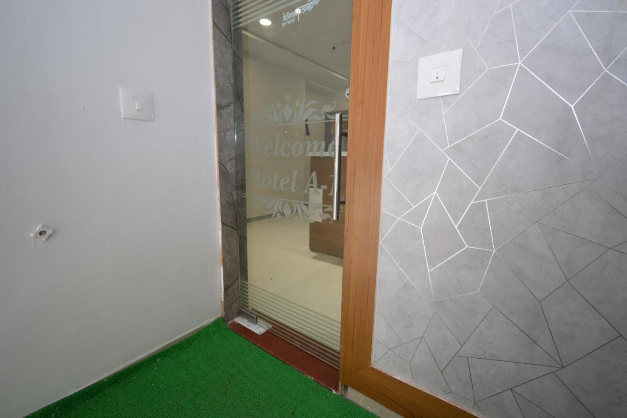 Hotel A1 Vastrapur Ахмедабад Екстериор снимка