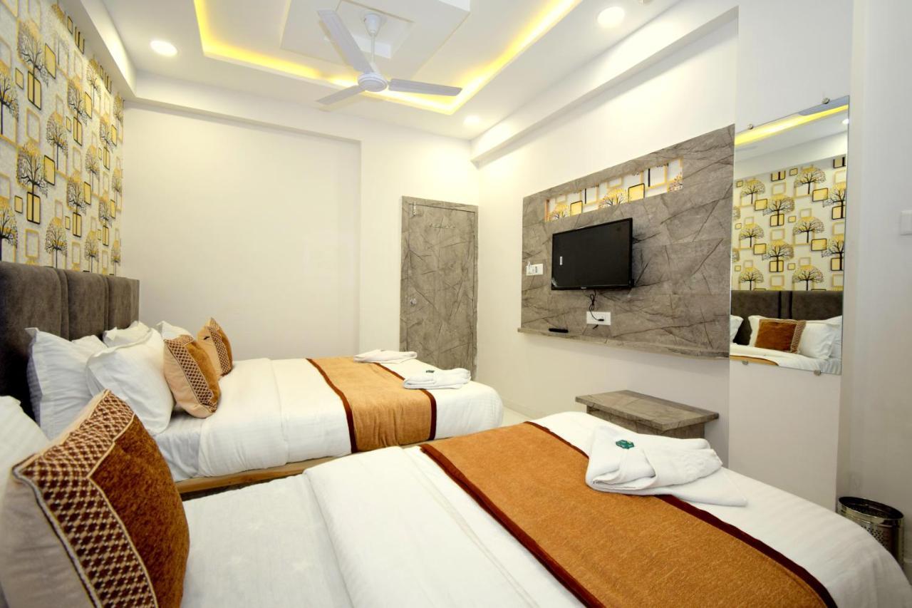 Hotel A1 Vastrapur Ахмедабад Екстериор снимка