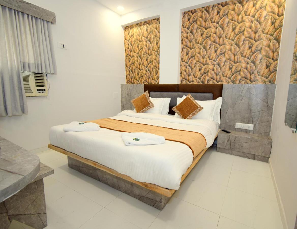 Hotel A1 Vastrapur Ахмедабад Екстериор снимка