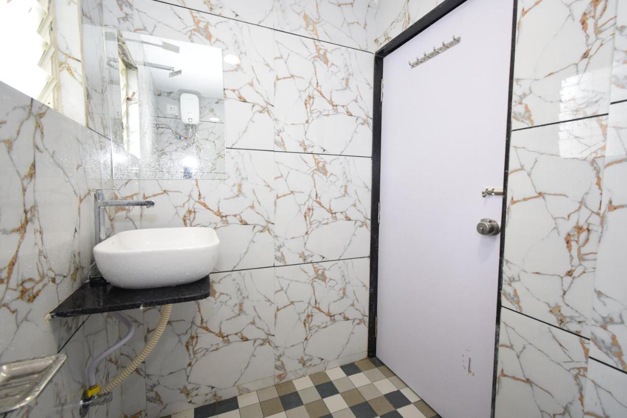 Hotel A1 Vastrapur Ахмедабад Екстериор снимка