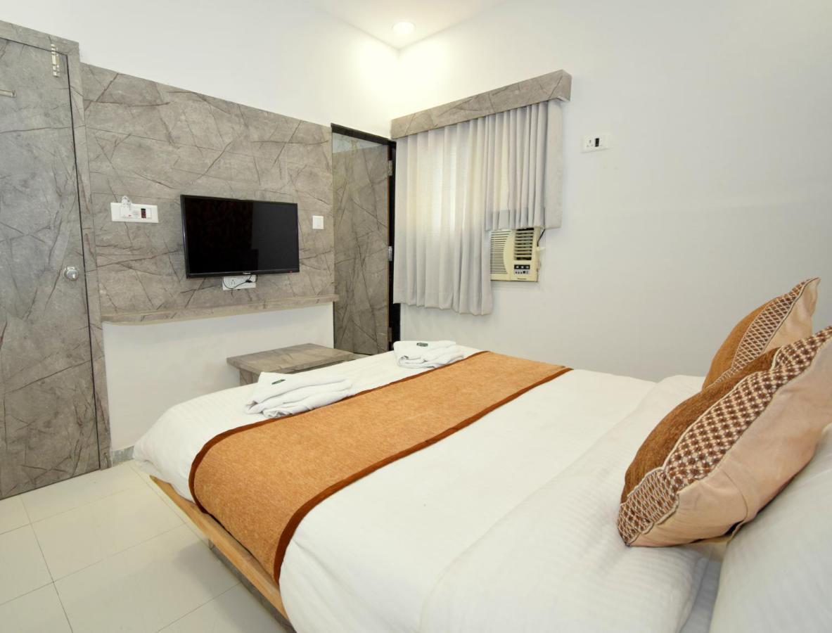 Hotel A1 Vastrapur Ахмедабад Екстериор снимка