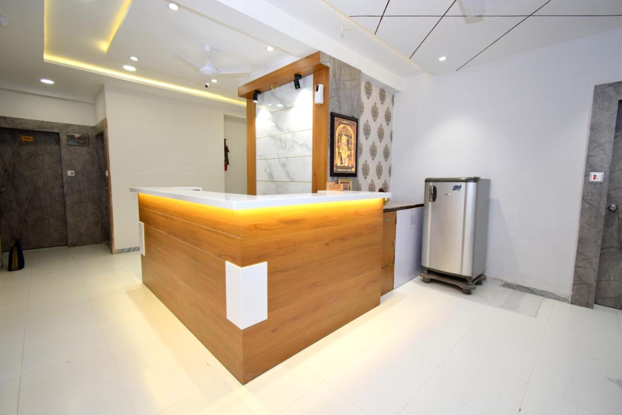 Hotel A1 Vastrapur Ахмедабад Екстериор снимка