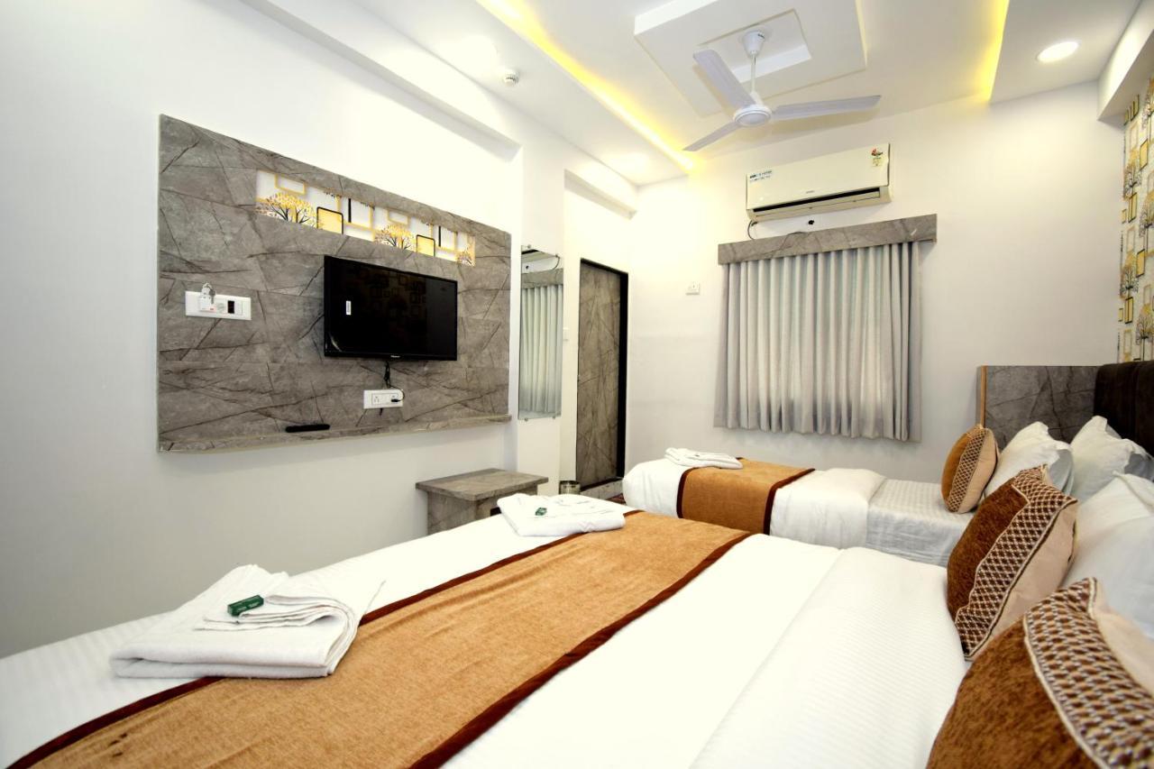 Hotel A1 Vastrapur Ахмедабад Екстериор снимка