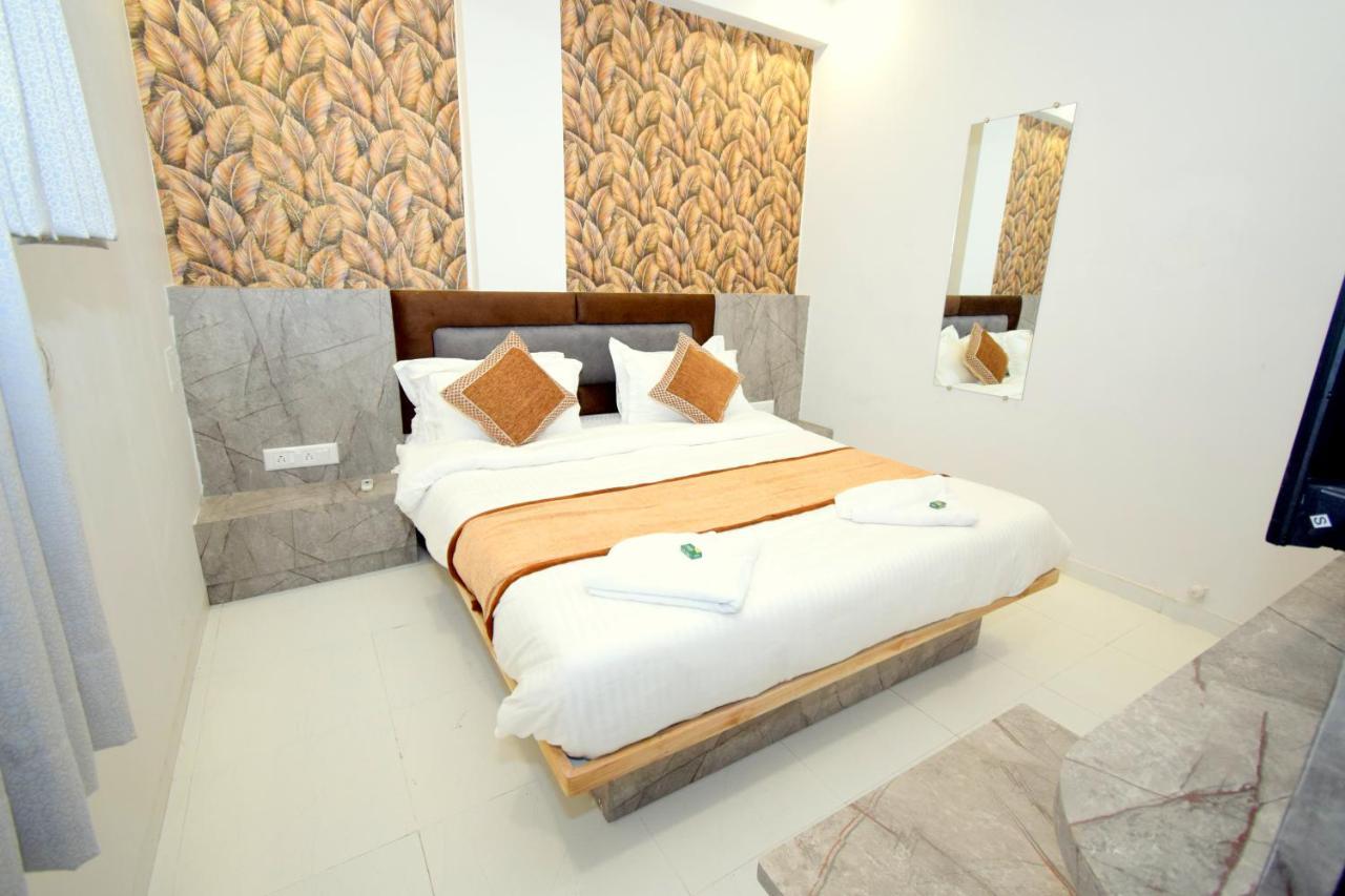 Hotel A1 Vastrapur Ахмедабад Екстериор снимка