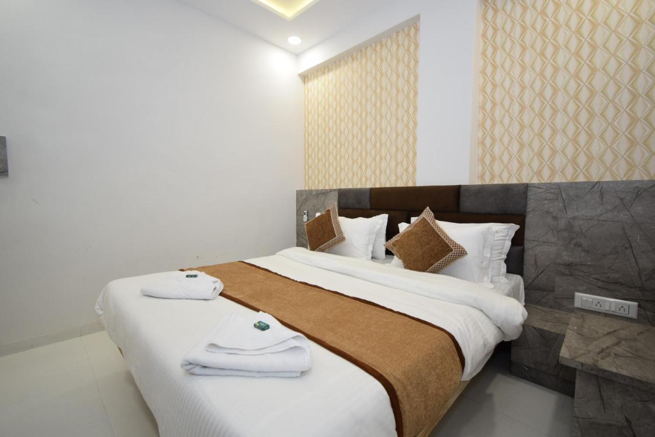 Hotel A1 Vastrapur Ахмедабад Екстериор снимка