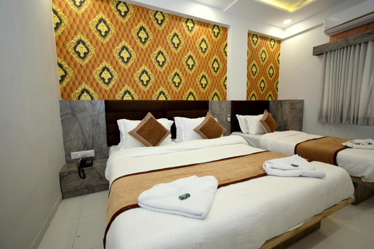 Hotel A1 Vastrapur Ахмедабад Екстериор снимка