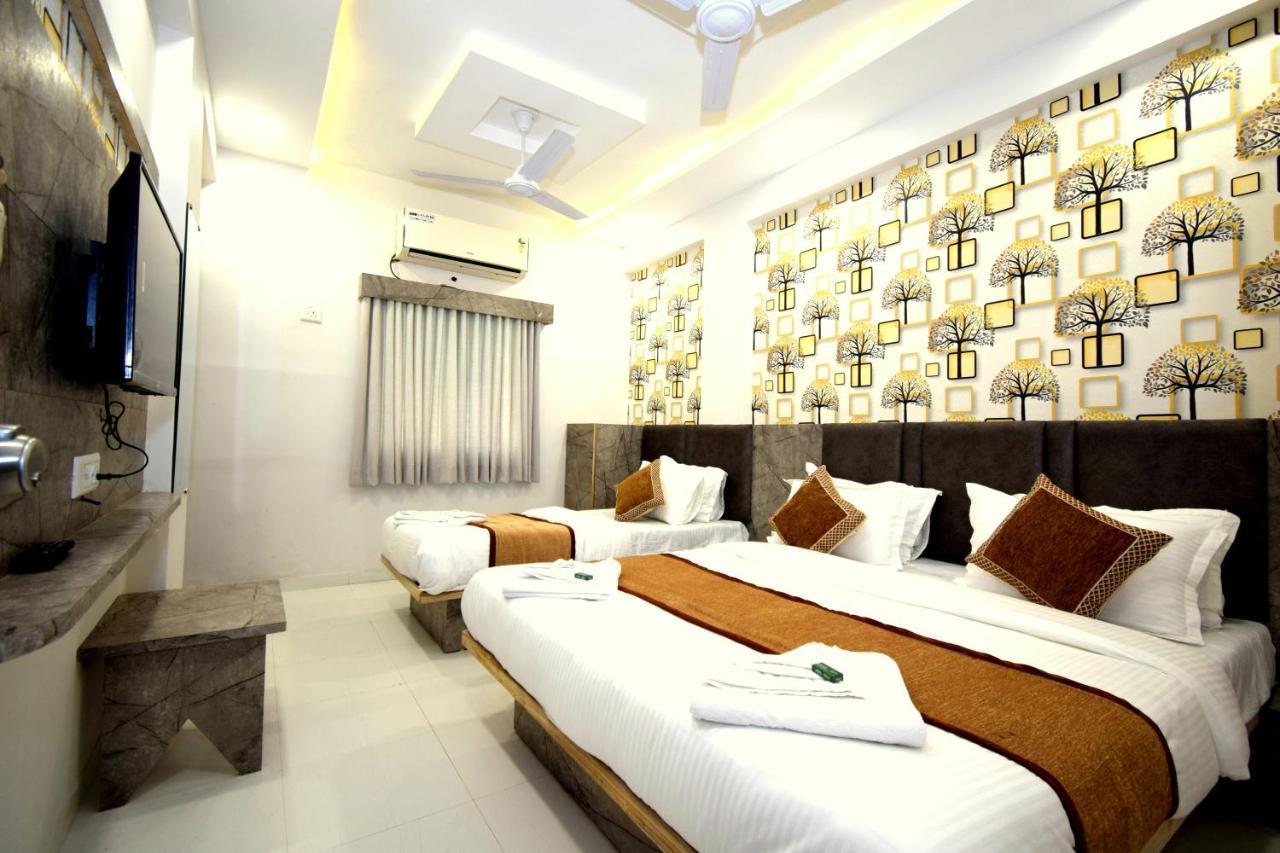 Hotel A1 Vastrapur Ахмедабад Екстериор снимка