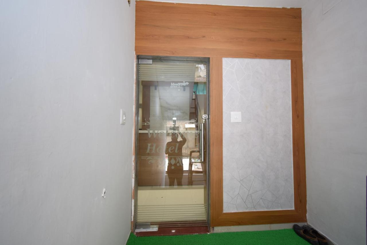 Hotel A1 Vastrapur Ахмедабад Екстериор снимка