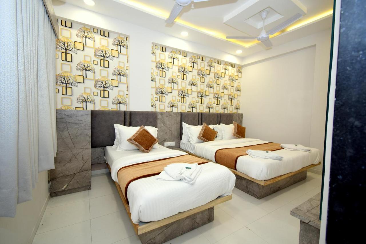 Hotel A1 Vastrapur Ахмедабад Екстериор снимка