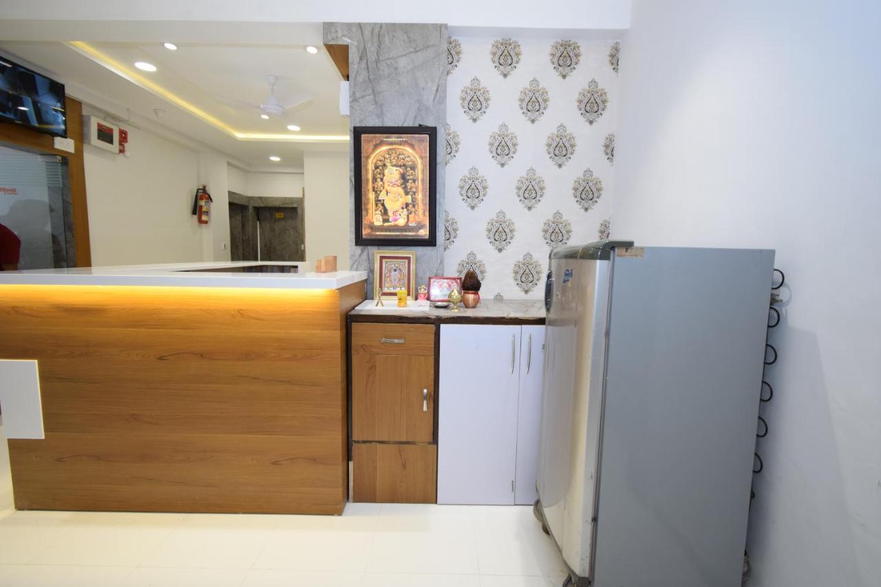Hotel A1 Vastrapur Ахмедабад Екстериор снимка